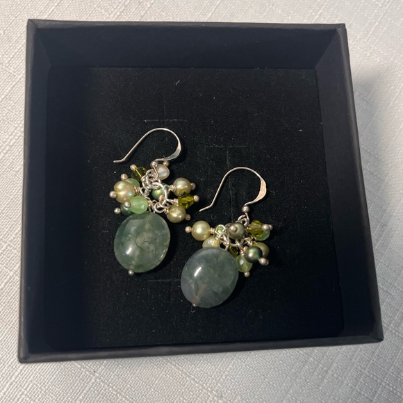 Green Gemstone and Pearl Earrings. 925 hook posts - Picture 5 of 7